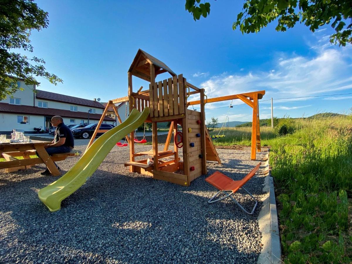 Apartmani Fenestra Otočac Exterior foto